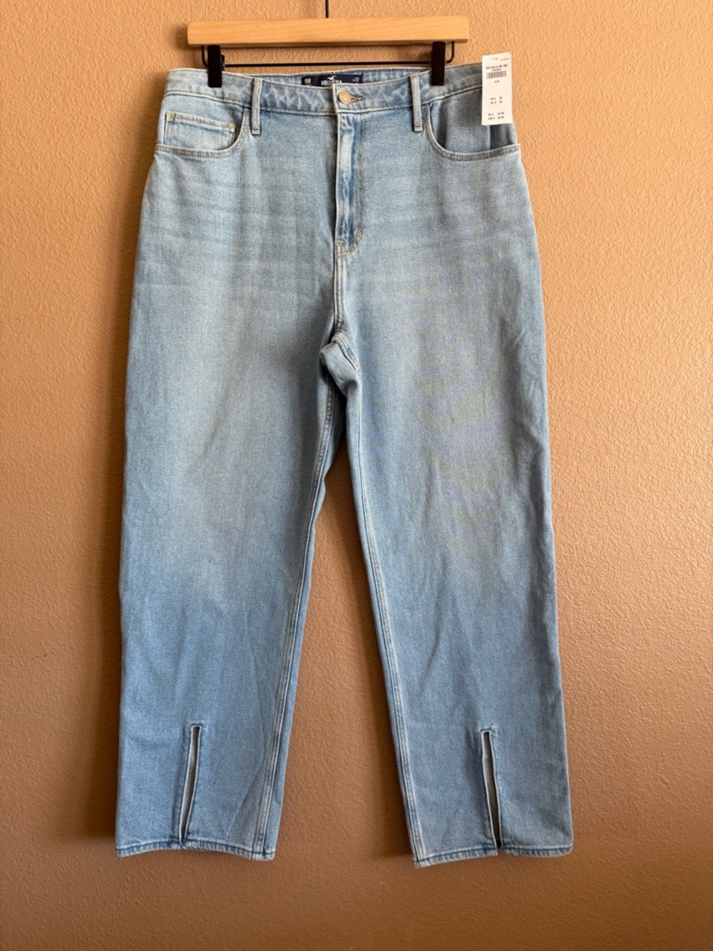 Hollister Light Wash Ultra High-Rise Dad Jeans with Hem Slits Size 32 NWT